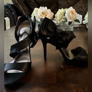 Black satin pumps by Lulu Townsend size 10